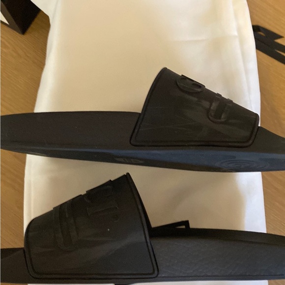 Gucci Slides - Picture 2 of 4